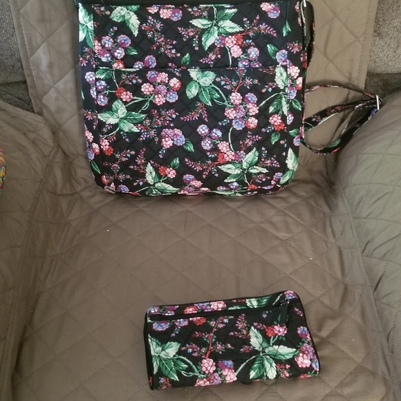 💗Vera Bradley large crossbody and matching wallet - Picture 4 of 7